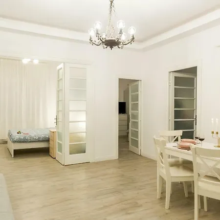 White Nights Of Old Town Апартаменты *