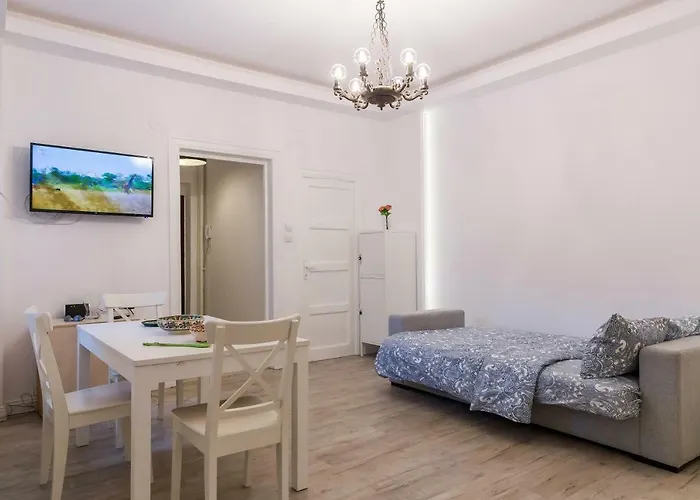 Апартаменти White Nights Of Old Town Бухарест